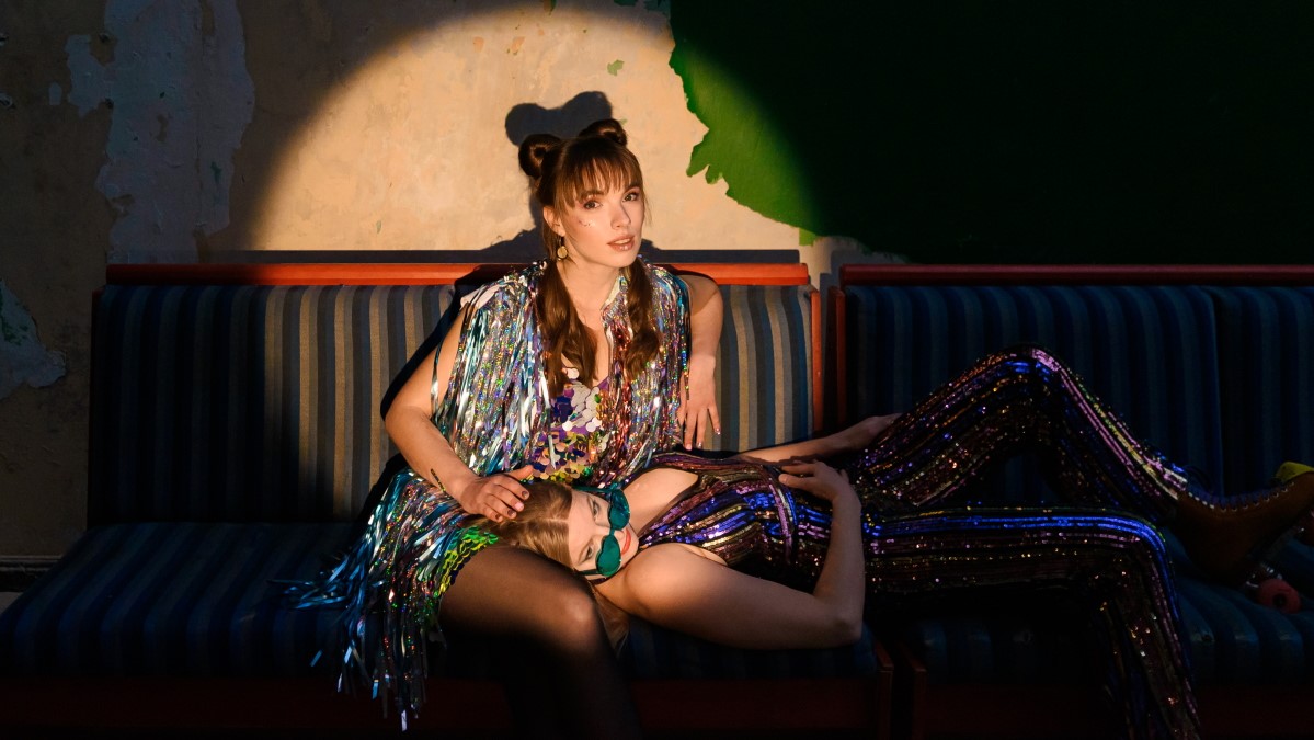 Katrīna Gupalo izdod nacionālo pašapziņu modinošu mūzikas video “Dur Prom”